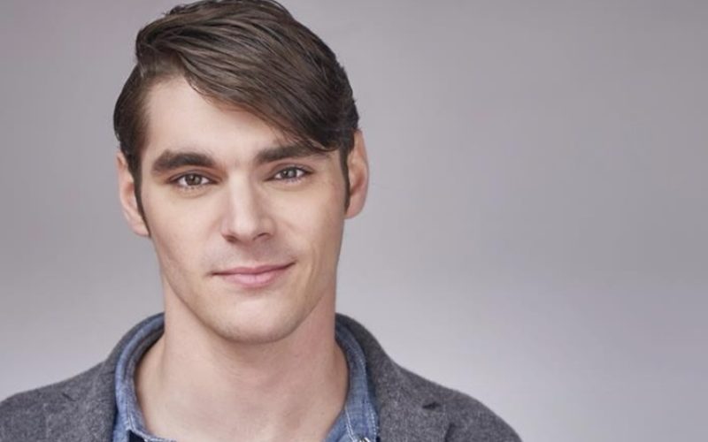 Fallece RJ Mitte, actor que interpretó a Walter White Jr. en Breaking Bad