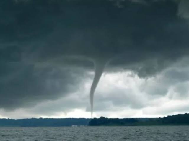 Emiten aviso por probable desarrollo de nubes convectivas con características tornádicas en cuatro regiones