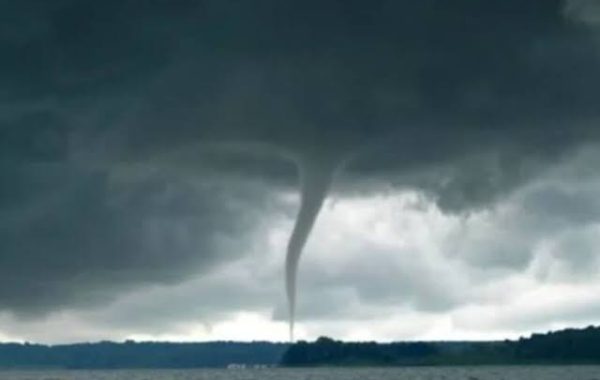 Emiten aviso por probable desarrollo de nubes convectivas con características tornádicas en cuatro regiones
